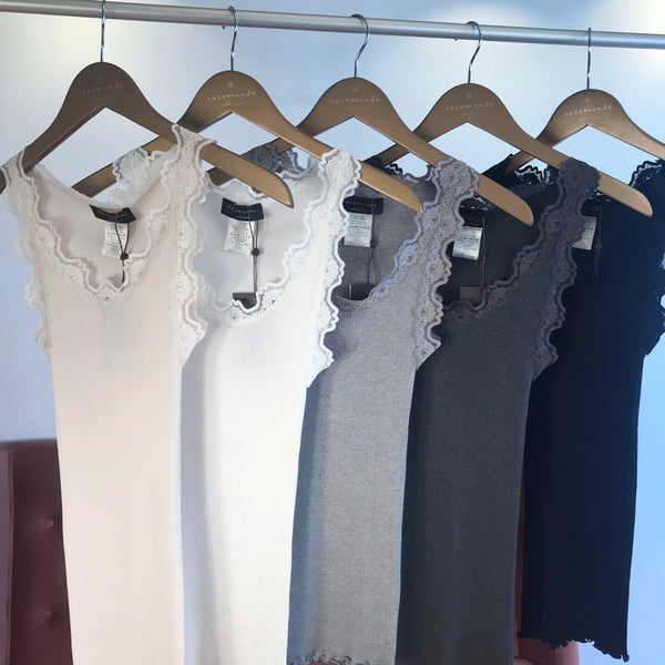 002 Rosemunde Camisole longue dentelle dans le haut