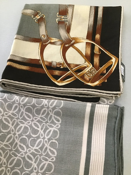 391925 Sang can si  Foulard soie et laine  carré