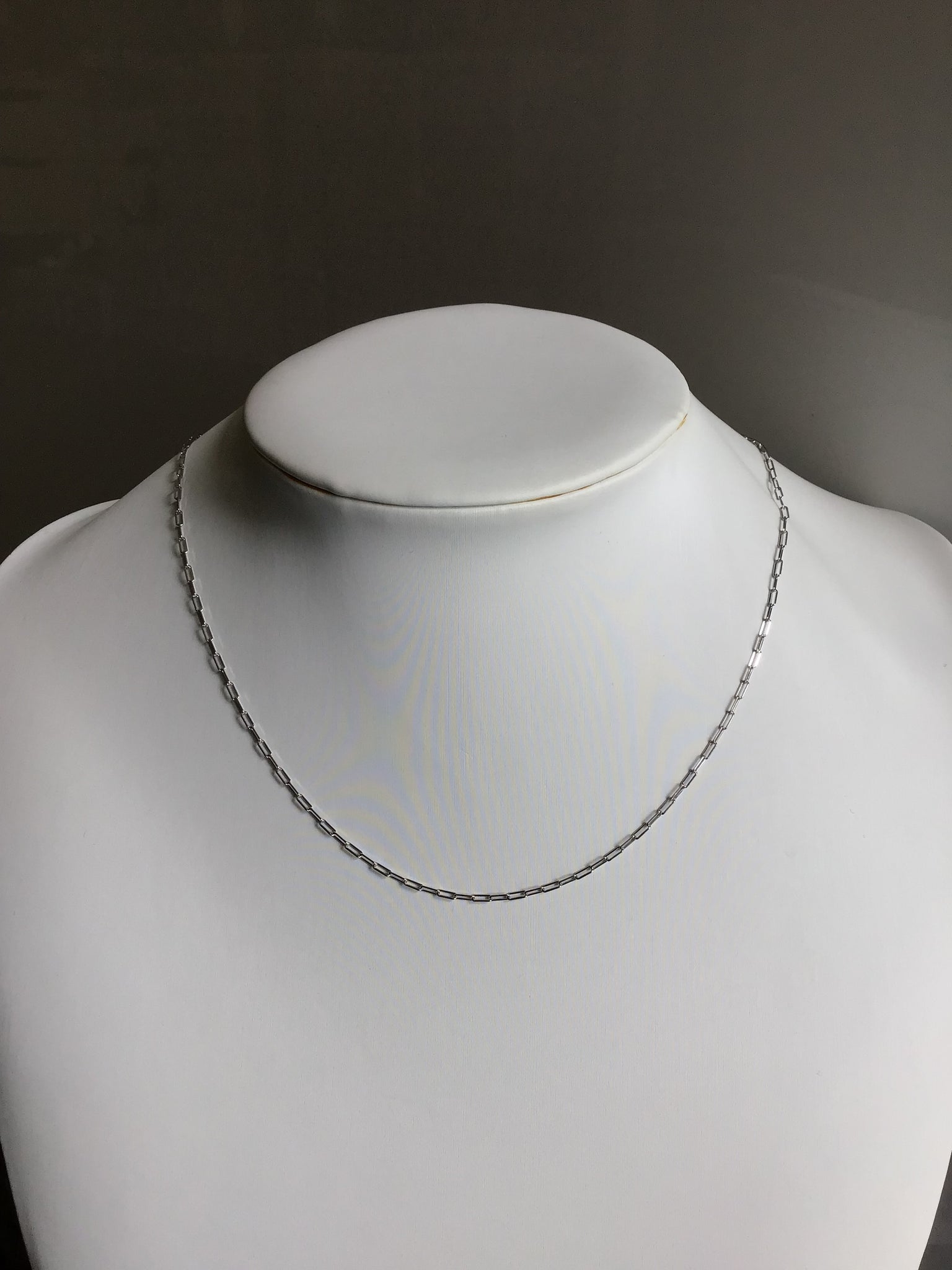 720214 L’Actuel chaîne fine rectangulaire courte argent