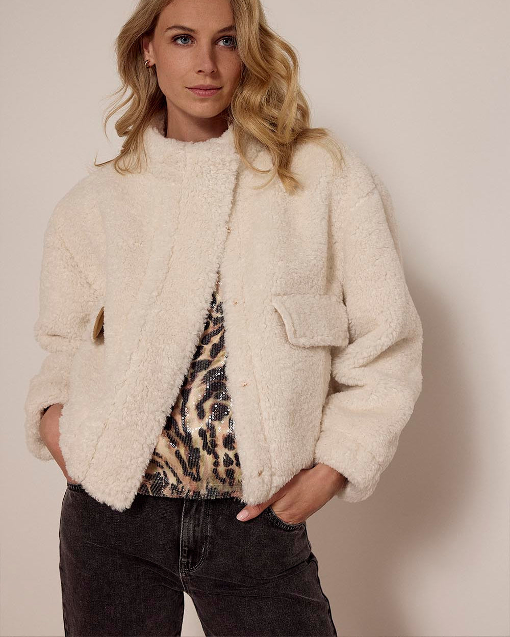367925 Tramontana veste bouclée crème