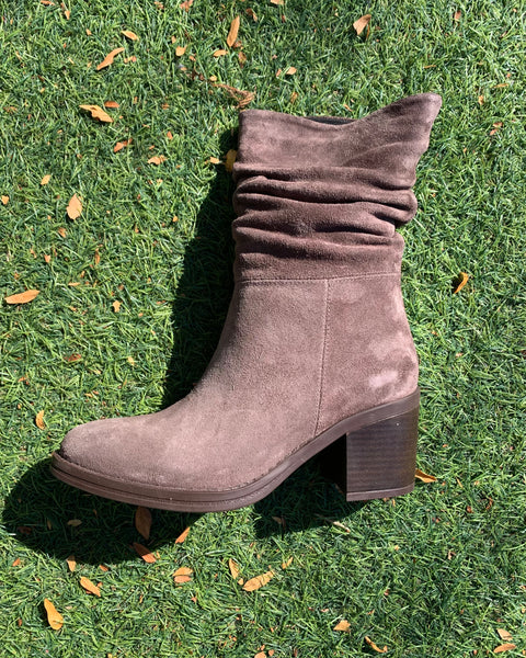 386425 PIXY Botte en suède taupe à talon haut mi-mollet