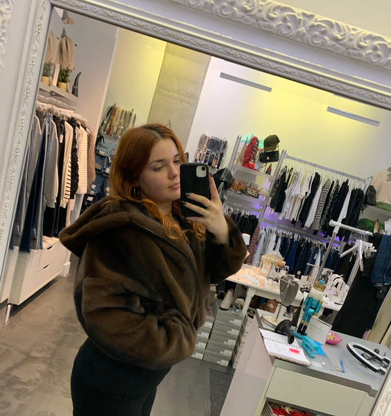 396125 L’Actuel veste fourrure synthétique brune et noire avec capuchon