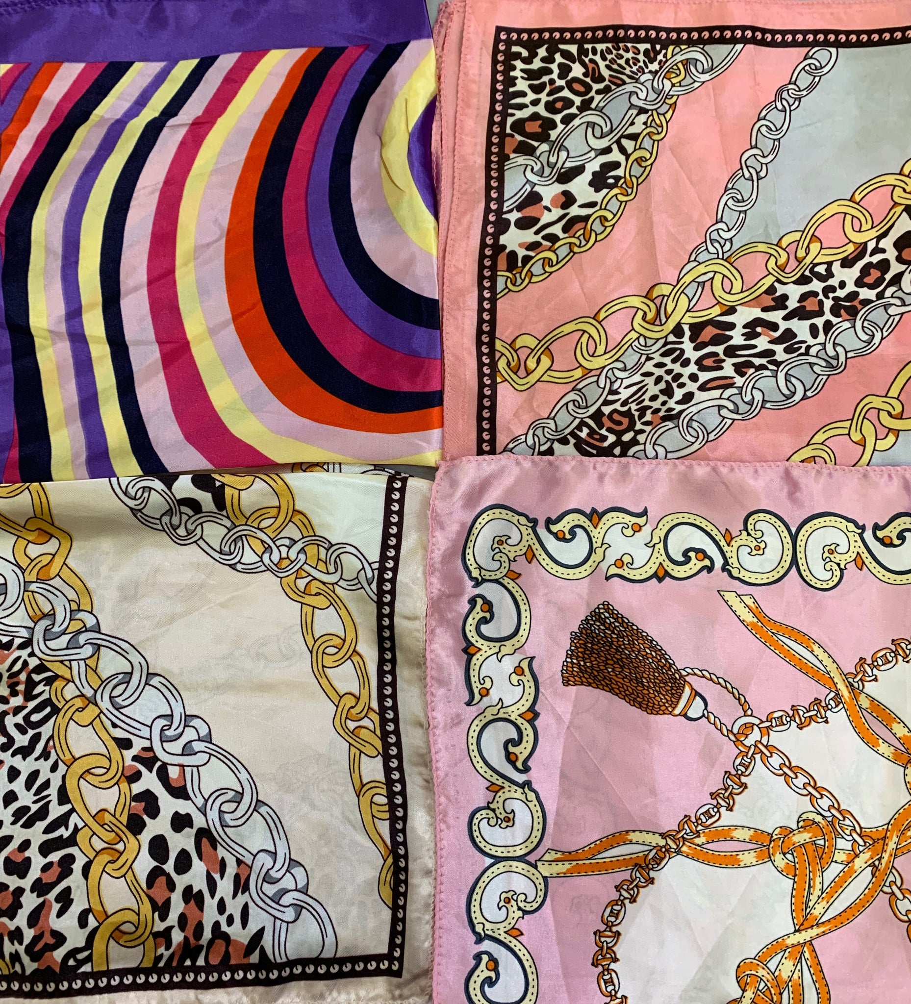 260015 L’Actuel foulard carré satin