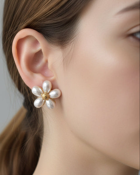 381816 L’Actuel boucle d’oreilles en marguerite