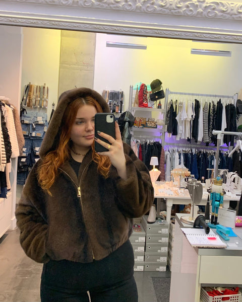 396125 L’Actuel veste fourrure synthétique brune et noire avec capuchon