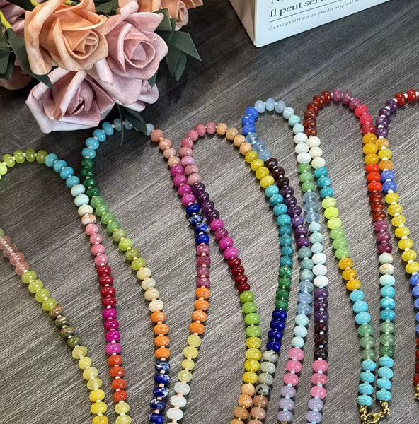 383816 L'Actuel collier de jade multicolores