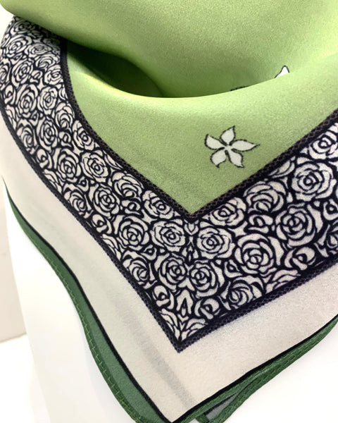 391225 Sang can si carré de soie