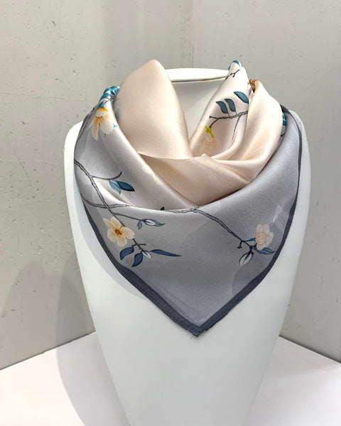 391225 Sang can si carré de soie