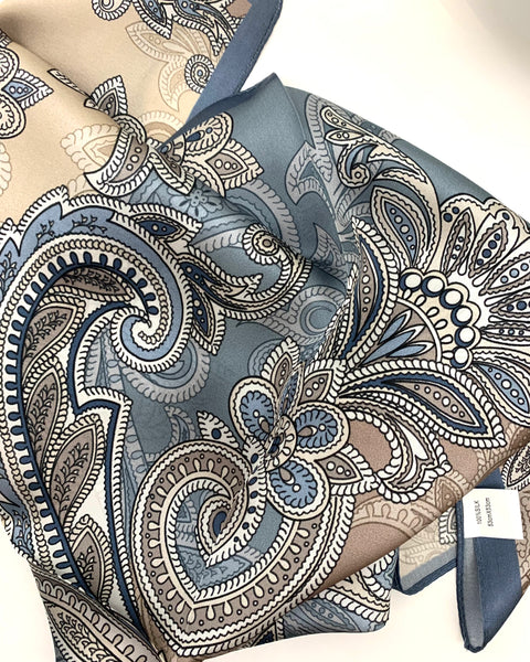 391225 Sang can si carré de soie