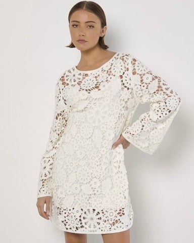 332025 Apricot robe broderie anglaise