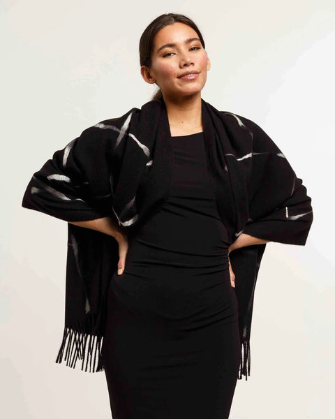 393325 Fraas foulard noir et ligne gris bleu