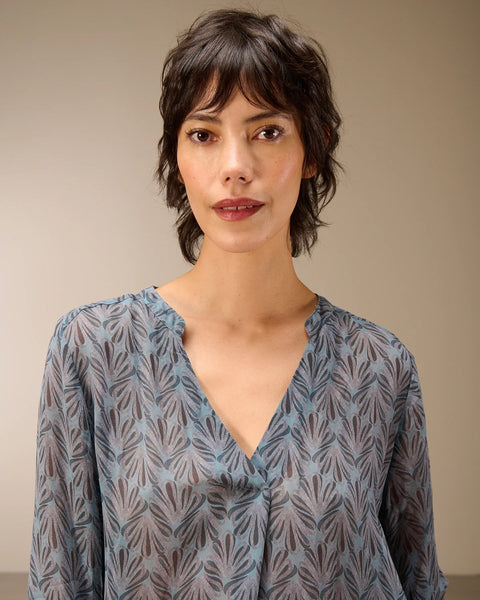 373125 Nile blouse chiffon bleue à motifs