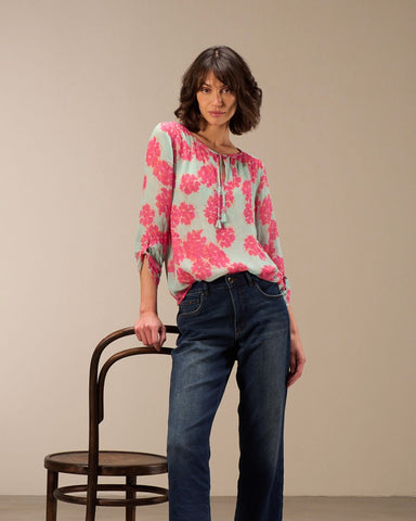 289515 NILE blouse avec fleurs fushia sur fond turquoise