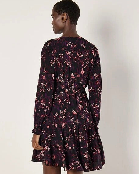 397525 Apricot robe noire à imprimé floral prune