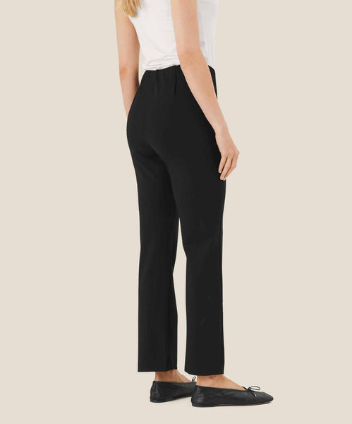 703314 Masaï pantalon droit noir
